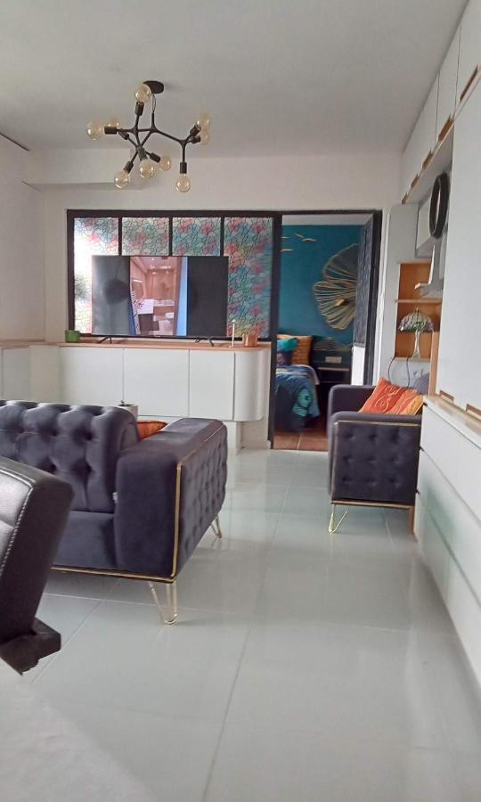 Liege Centre Mediacite Appartement Possible Parking Terrasse Immense 8Eme Pour 2 Personnes Bagian luar foto
